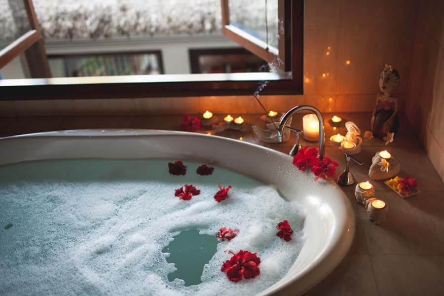 Take a warm bath to ease chronic pain