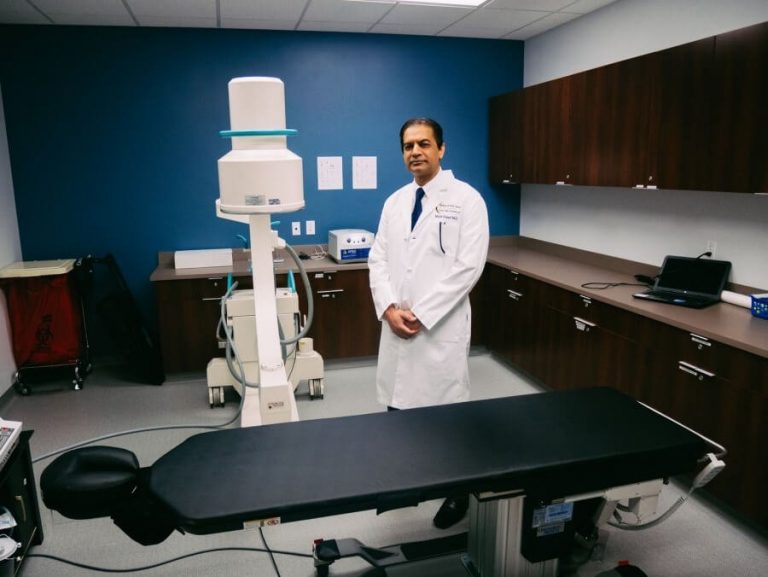 Spine Specialists Who Treat Back Pain SAPNA Pain Management Blog