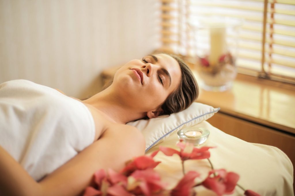 Wie die Schlafposition die Okzipitalneuralgie beeinflusst