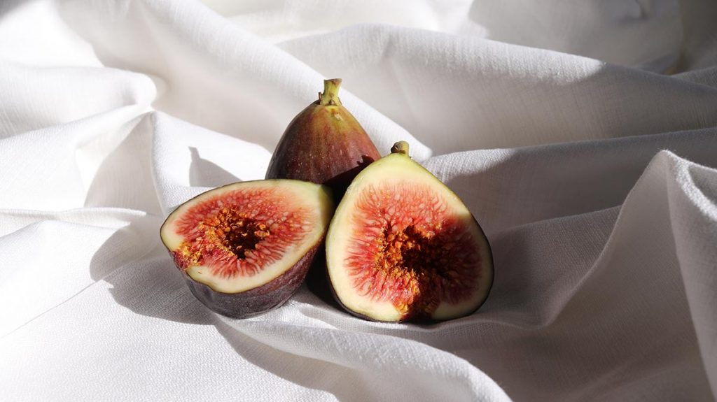 Figs have been suggested to potentially help prevent migraines as they  contain potassium, which has anti-inflammatory properties.